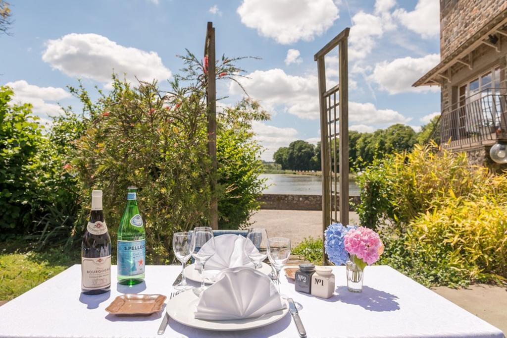 Hôtel Restaurant du Lac Combourg Exterior foto