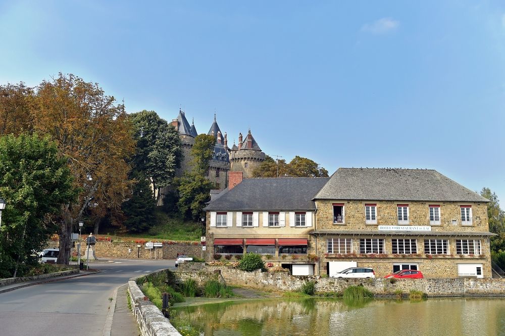 Hôtel Restaurant du Lac Combourg Exterior foto