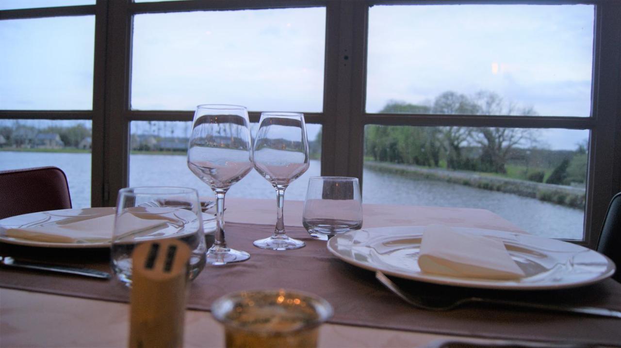 Hôtel Restaurant du Lac Combourg Exterior foto
